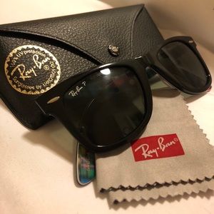 LIKE NEW! Ray Ban Wayfarer Polarized Sunglasses